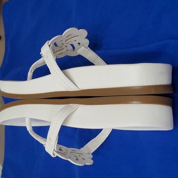 Sandles - Picture 4 of 5